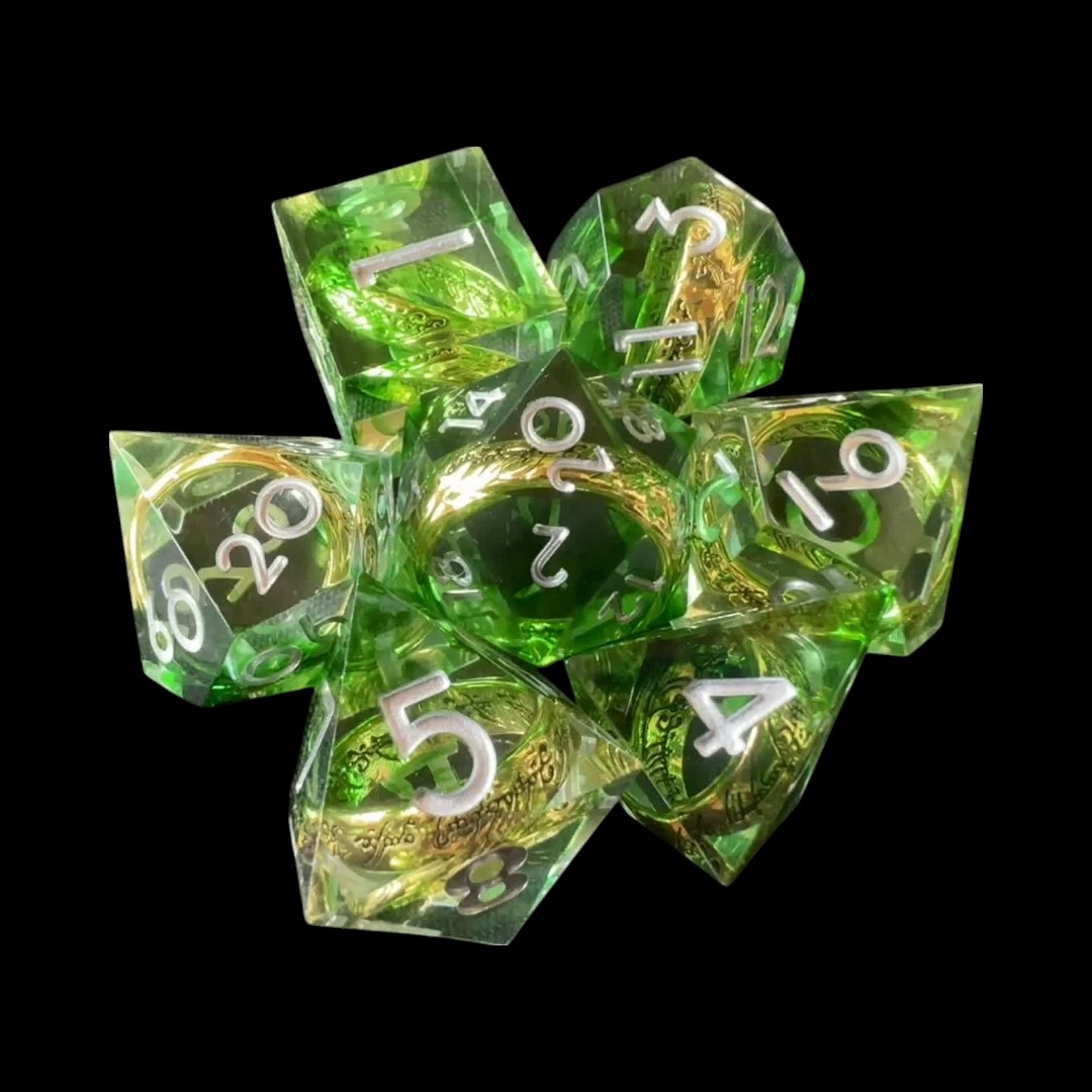 Dadi spigolo vivo trasparente verde con l'Unico Anello
