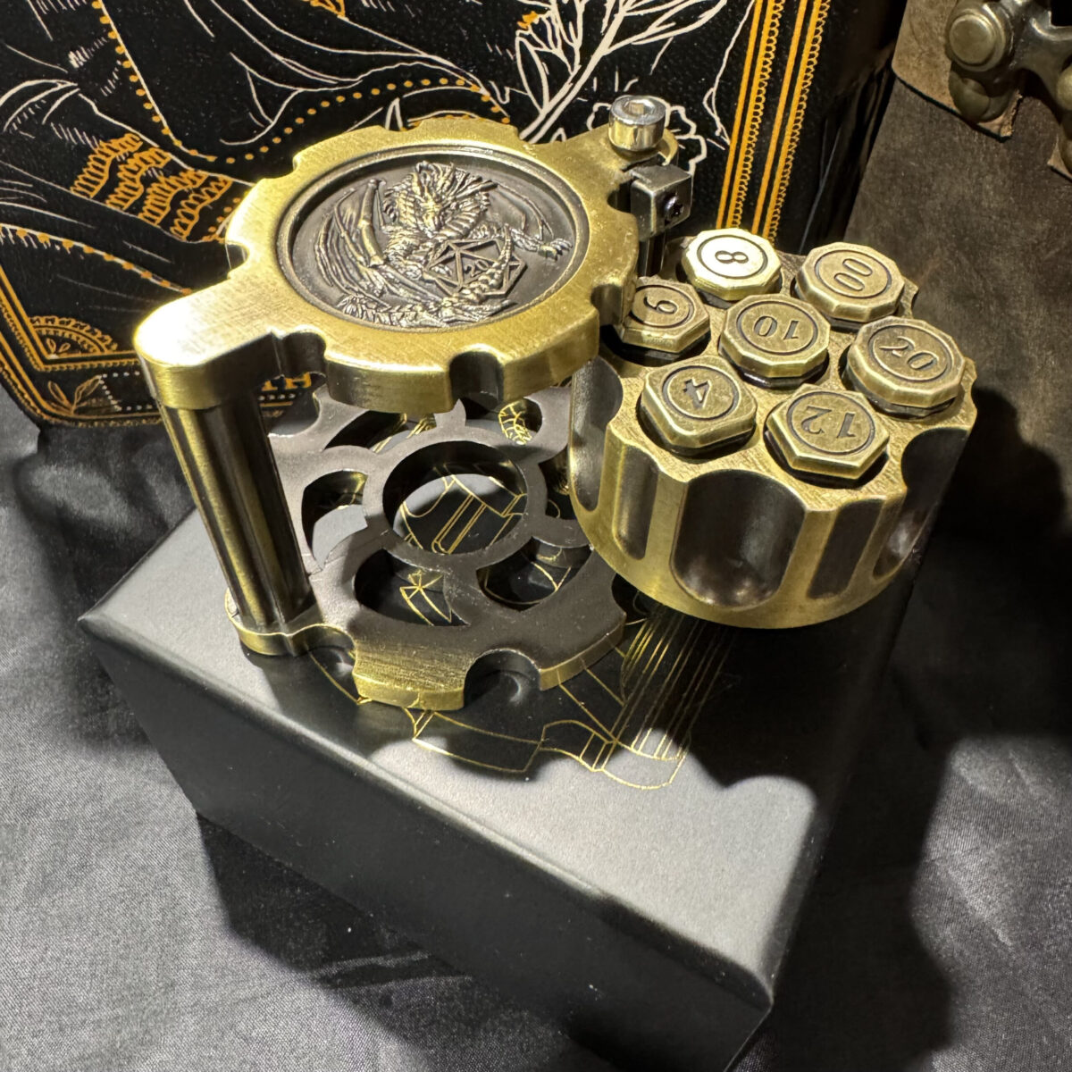 Antique gold revolver bullet metal dice - Image 4