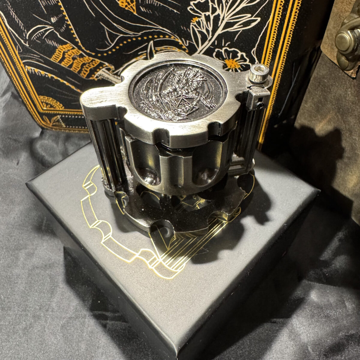 Dadi in Metallo Proiettili Revolver argento anticato - immagine 3