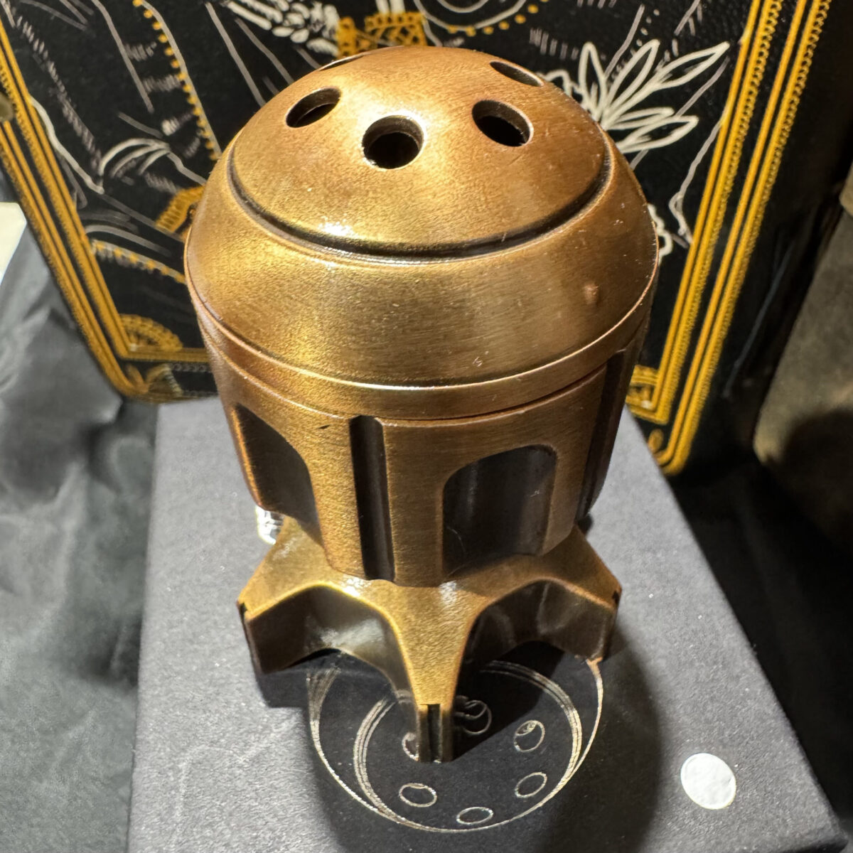 Antique gold bullet metal dice with cylinder - Image 3