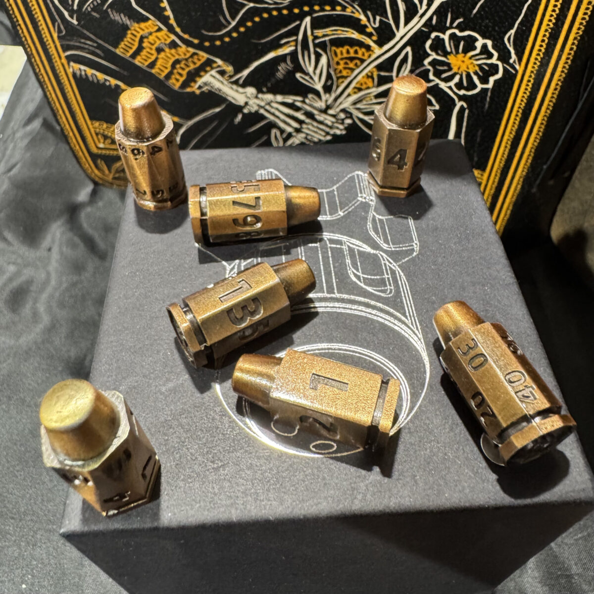Antique gold bullet metal dice with cylinder - Image 2