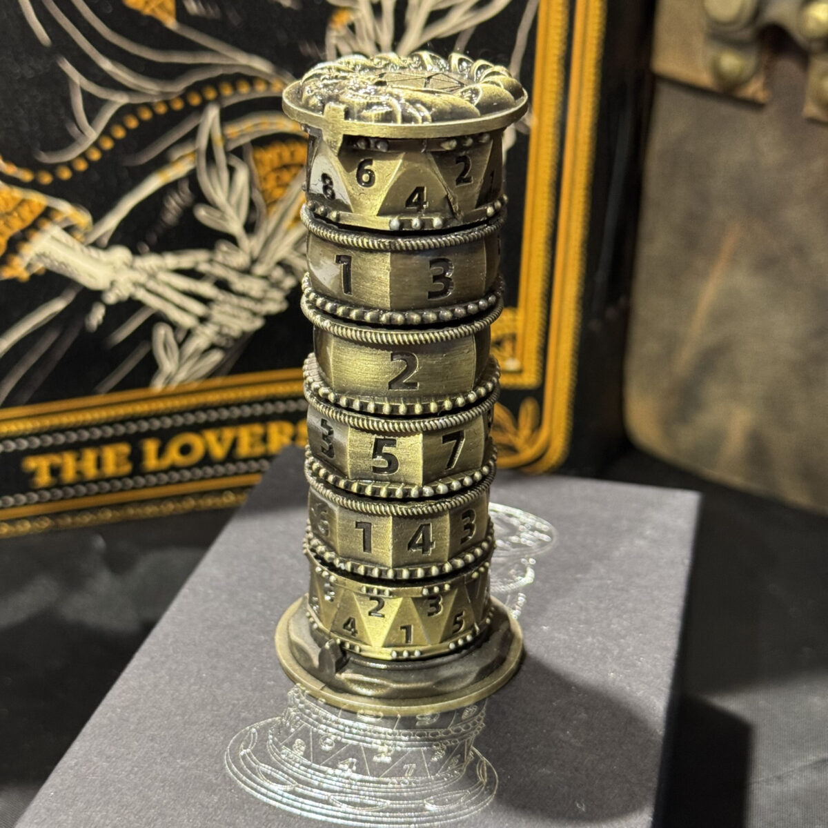 Spinner tower - Antique gold